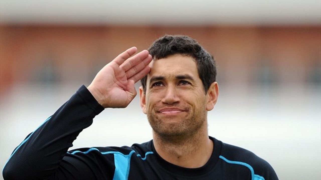 New Zealand Player Ross Taylor Salutes Picture
