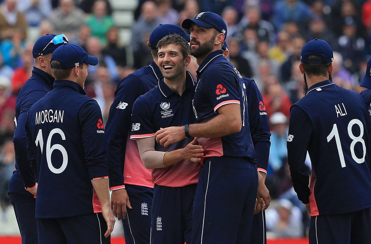 Liam Plunkett And His Teammates Celebrates The Wicket