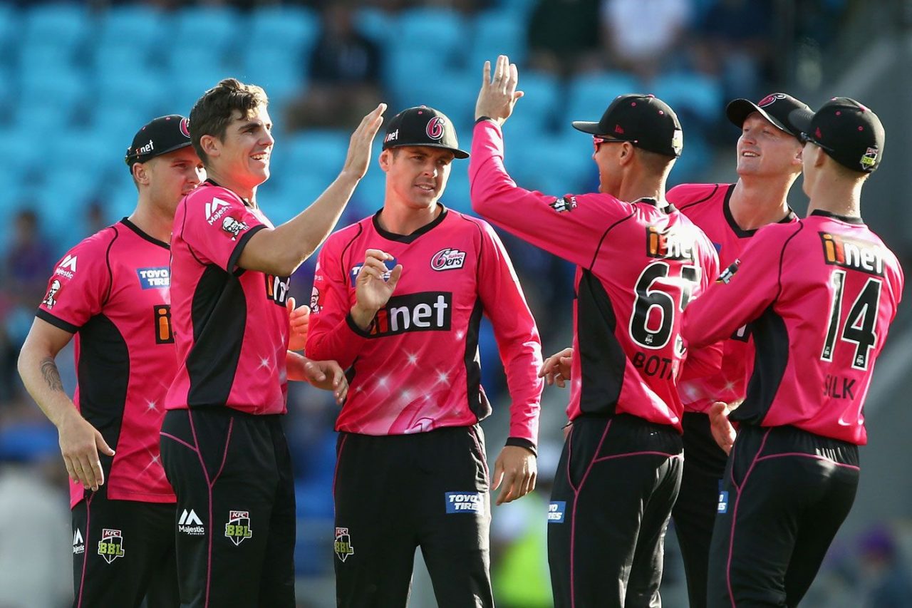 Sean Abbott Celebrates With His Teammates