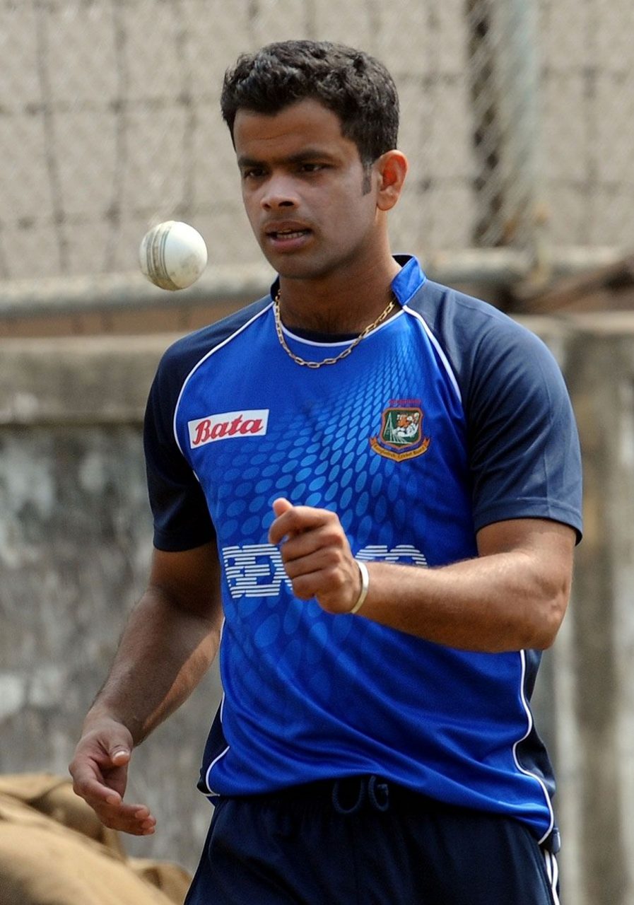 Abdur Razzak Tosses The Ball During Practice