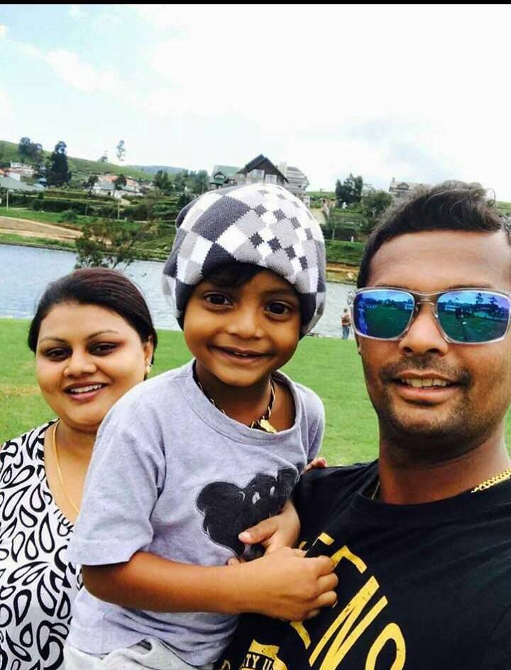 Asela Gunaratne With His Family Selfie