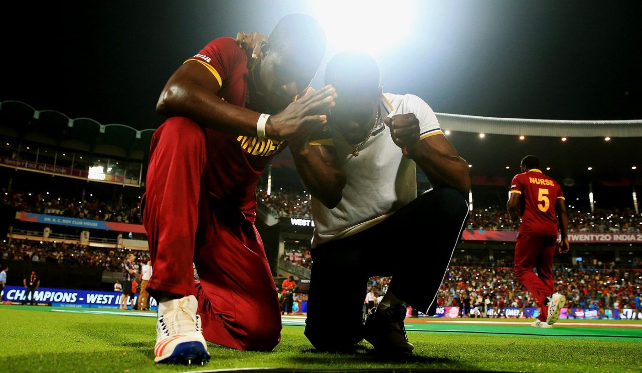 Darren Sammy And Andre Fletcher Praying To God