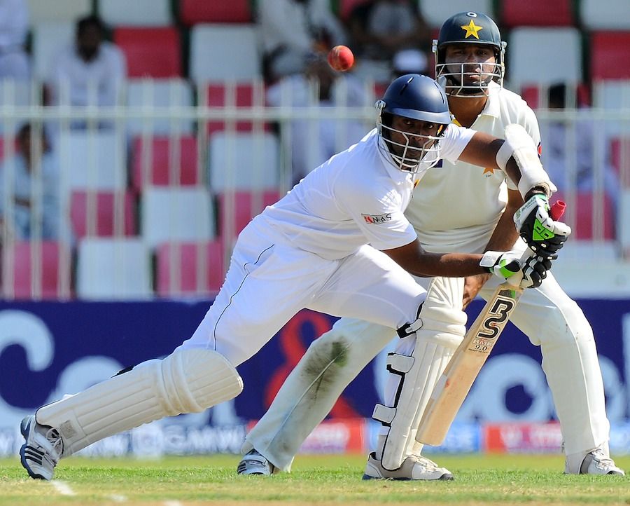 Dilruwan Perera Defends On The Front