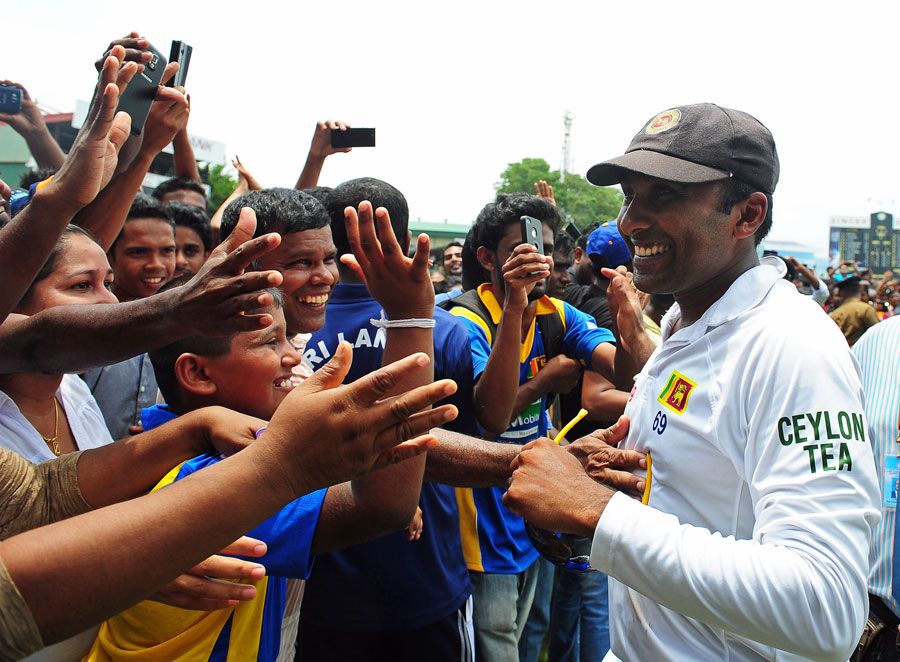 Fans Congratulate Mahela Jayawardene After The Test Match