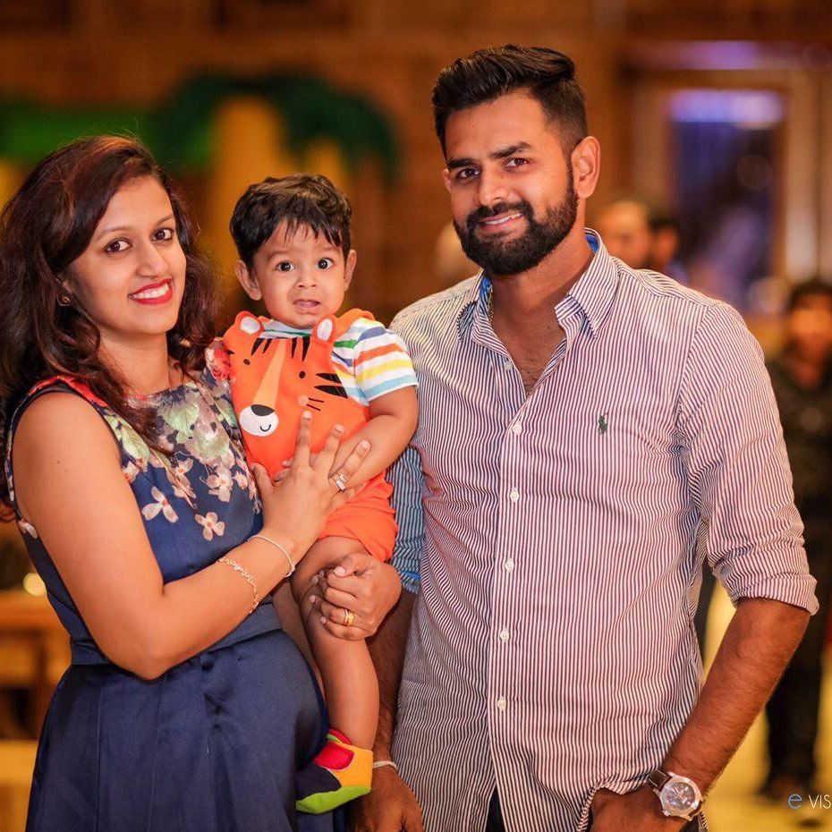 Lahiru Thirimanne Cute Family Photos
