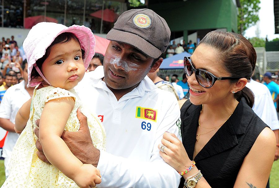 Mahela Jayawardene With His Wife And Baby Daughter