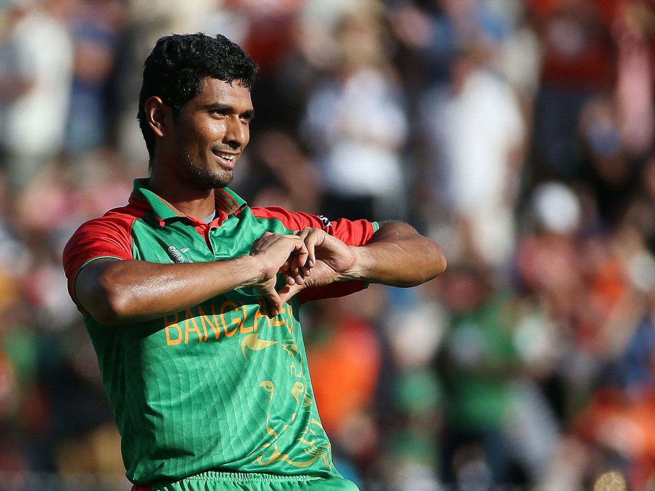 Mahmudullah Shows The Heart Sign To The Crowd After Reaching His Century