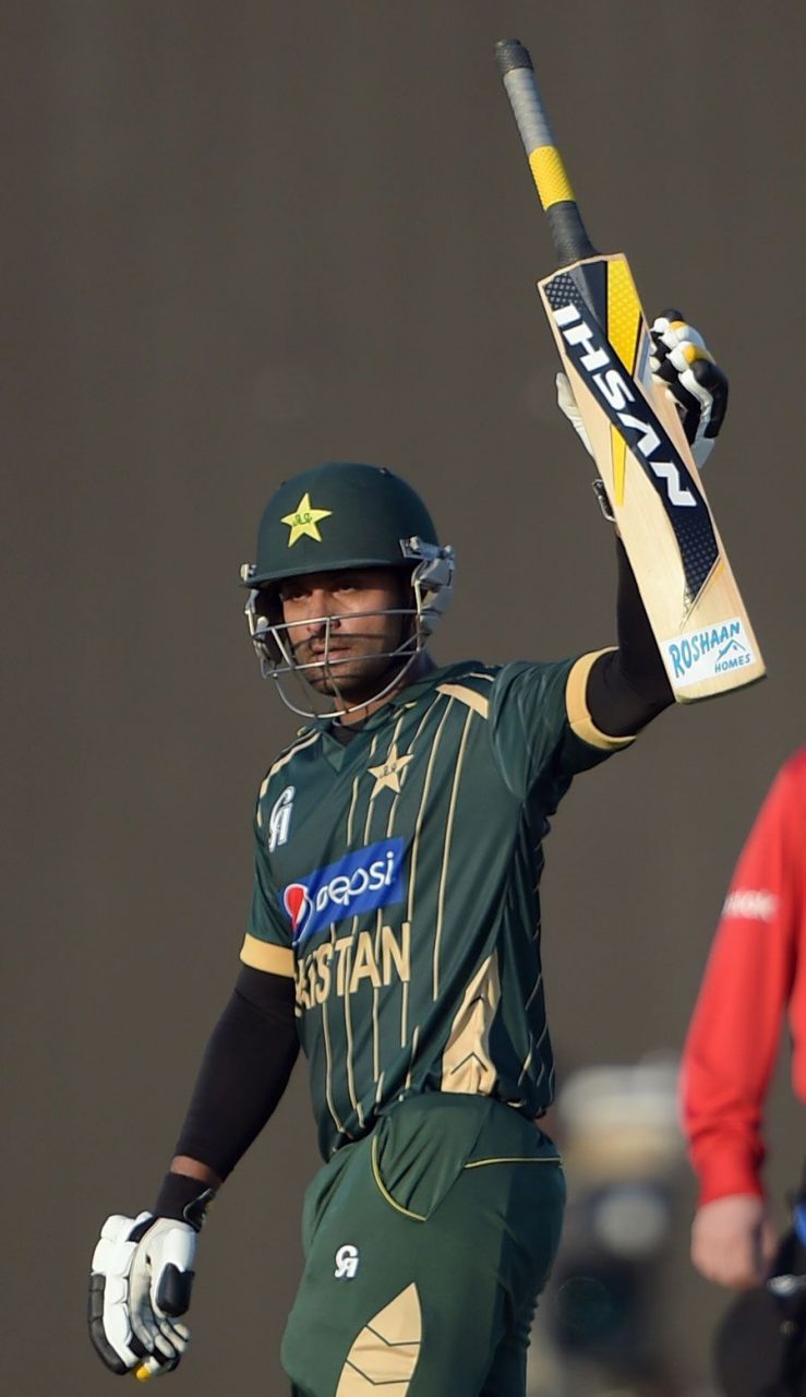 Mohammad Hafeez Raises His Fifty