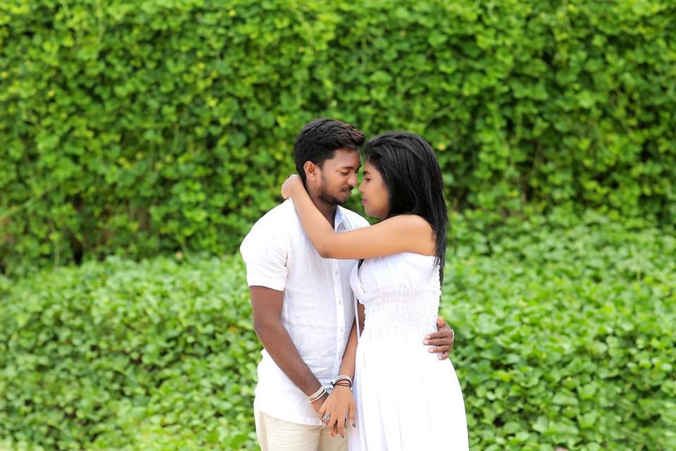 Romantic Stills Akila Dananjaya With His Wife